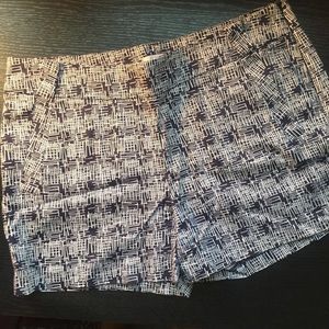 ALFRED SUNG Patterned Shorts
